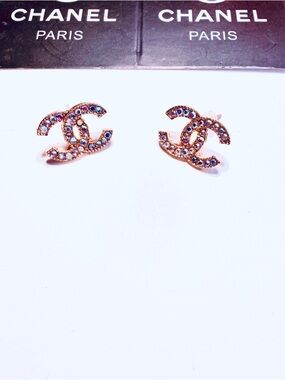 CC minimalist earrings. With some sparkle!!